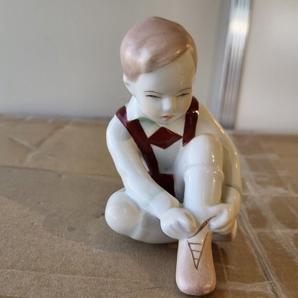 Vintage Hungarian Porcelain Aquincum Boy Figurine GUC RARE "BIN D" - Picture 2 of 9